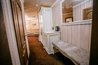 Отель Aristokrat Винница Люкс с кроватью размера «king-size»-7